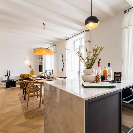 Bloom Keyweek Center Apartment *