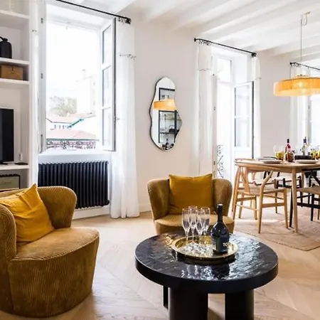 Apartment Bloom Keyweek Center *